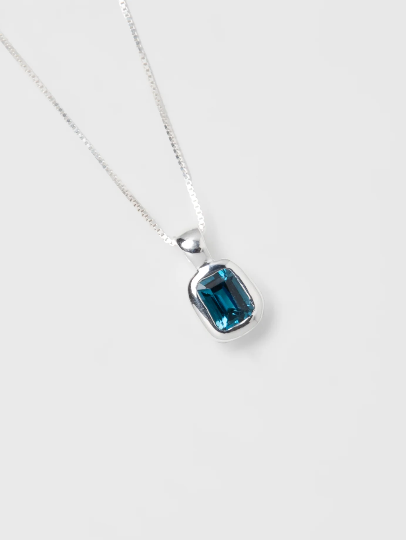 Freya Necklace in Blue Topaz and Sterling Silver - XPRESSC