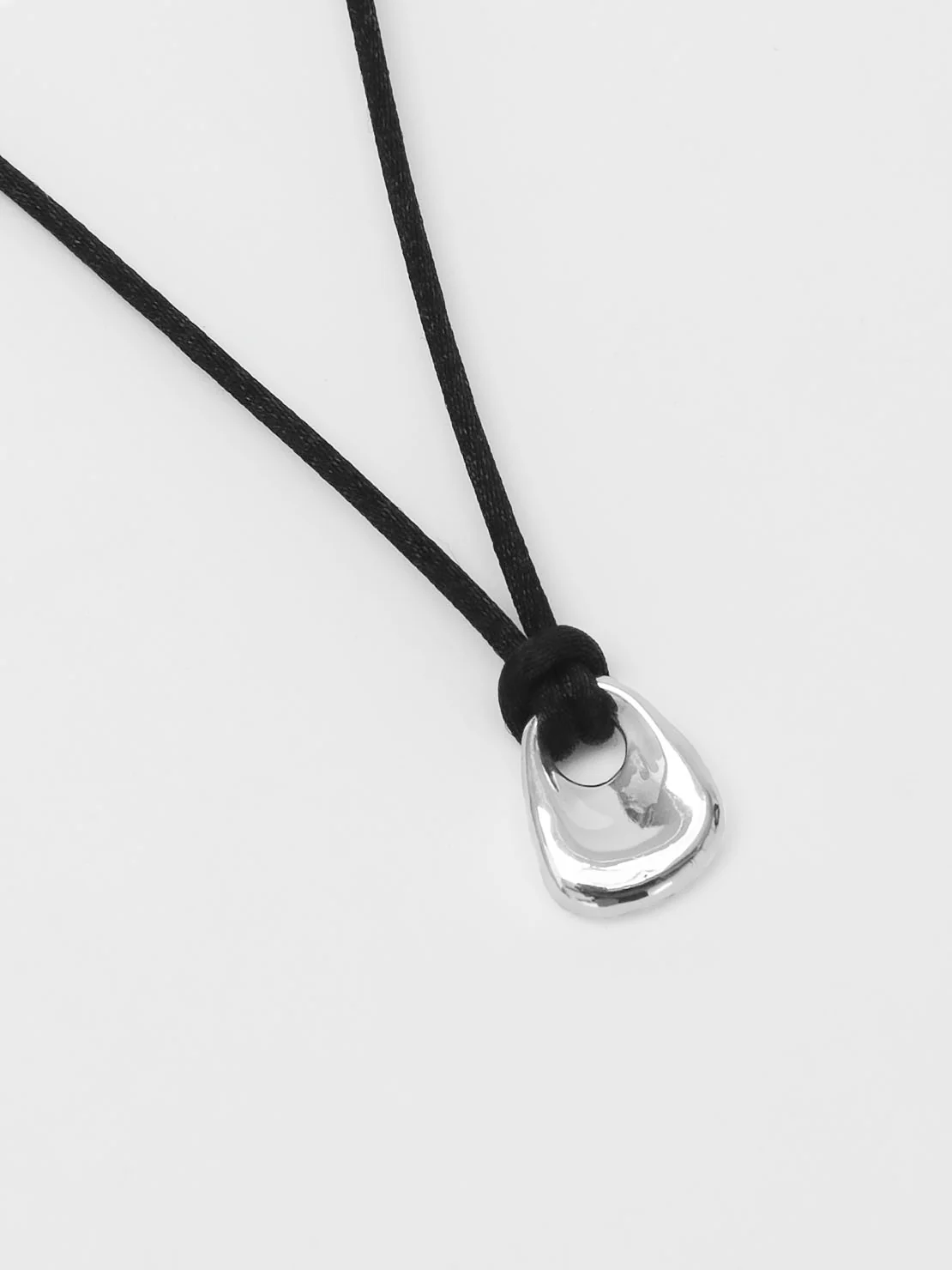 Odette Necklace in Black and Sterling Silver - XPRESSC
